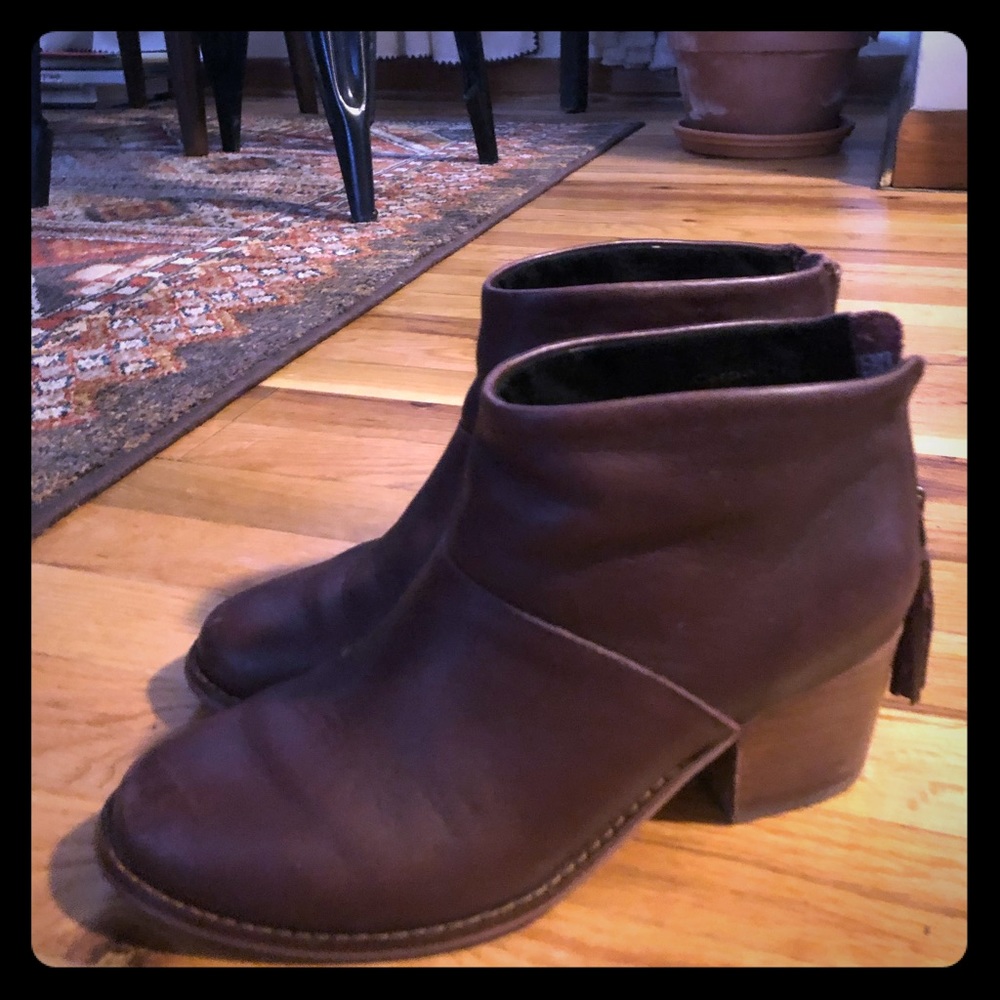 Toms Leila Boots Size 7W